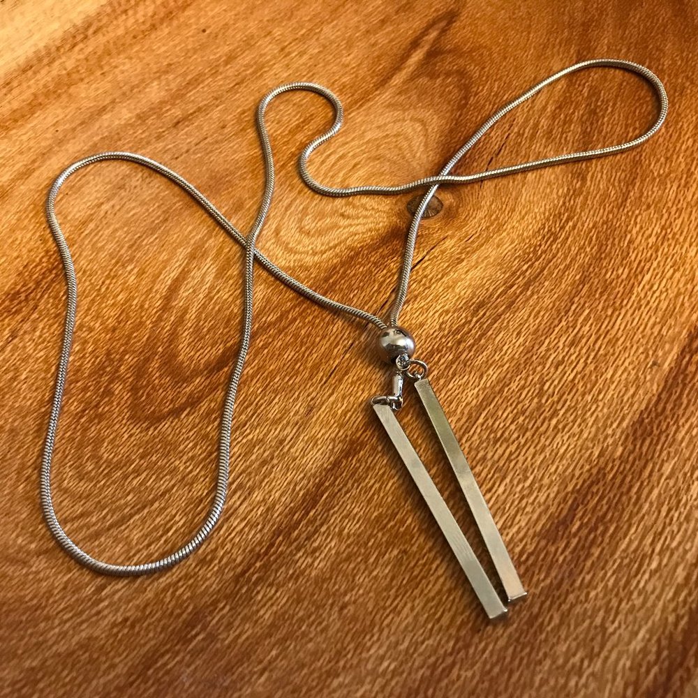 Classy Snake chain with duel column pendant